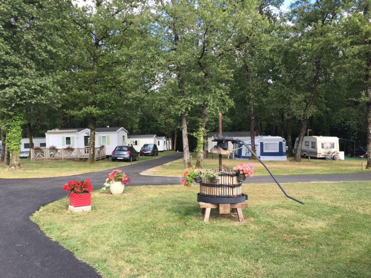 Camping Les Petites Minaudieres Hotel Saint-Sauveur  Exterior photo