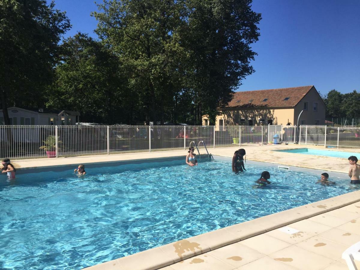 Camping Les Petites Minaudieres Hotel Saint-Sauveur  Exterior photo