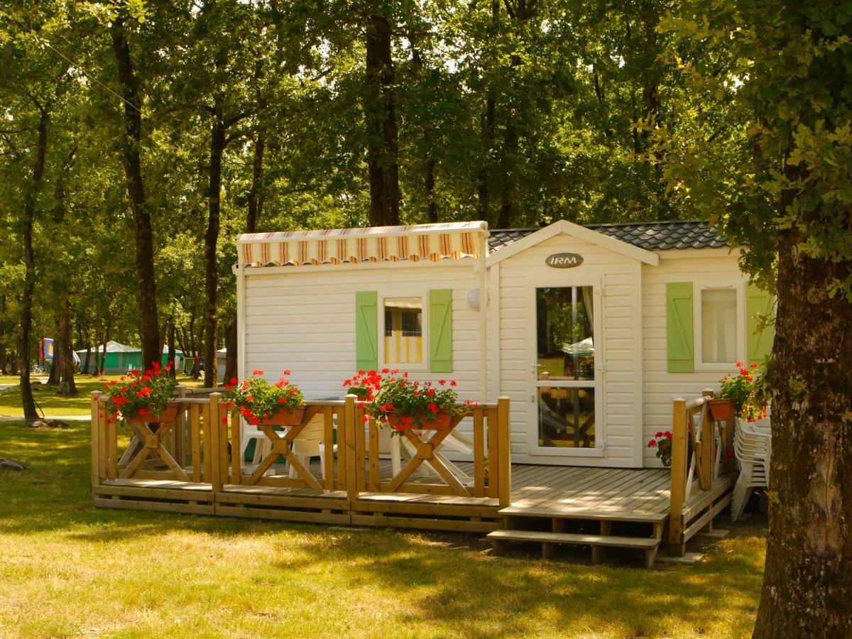 Camping Les Petites Minaudieres Hotel Saint-Sauveur  Exterior photo